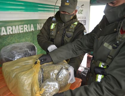 En las últimas 48 horas, tras controles efectuados por Gendarmería en la Ruta 14 se logró secuestrar dos lotes casi idénticos de "cannabis sativa"