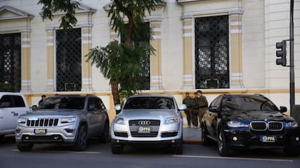 La avenida Belgrano es el escenario donde se pueden ver éstos autos