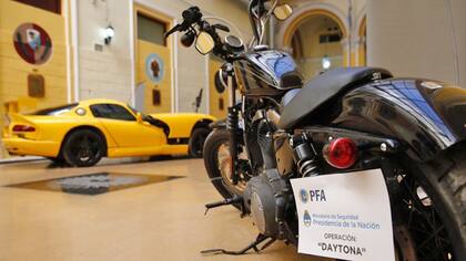 La banda se dedicaba a comercializar vehículos del alta gama