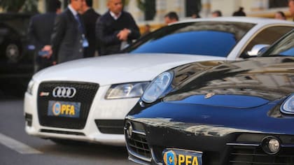 Se secuestraron vehículos marca Audi, Mercedez Benz, Porsche, camionetas Hummer y motos Harley-Davidson