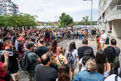 En las últimas semanas, los vecinos organizaron varias concentraciones pacíficas furente al complejo Estación Buenos Aires