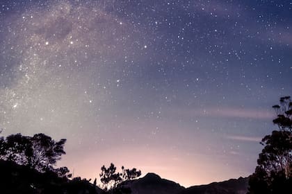 En lluvias como las Eta Acuáridas, hasta un 70% de los meteoros no son visibles porque entran en la atmósfera durante el día o en zonas iluminadas
