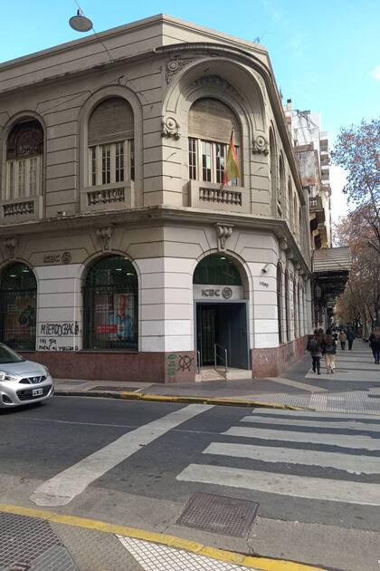 En lo que era el bar Español hoy hay una sede de una entidad bancaria