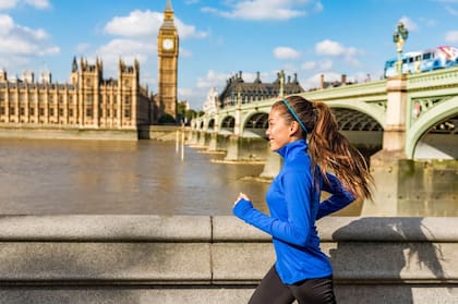En Londres está permitido salir a correr, caminar o andar en bicicleta una vez al día