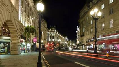 En Londres, las rutas de las paradas de metro pueden estar más iluminadas para ayudar a guiar a la gente a llegar a su casa