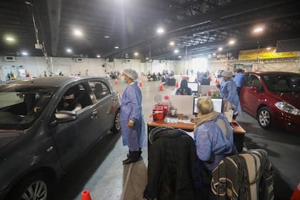 En los 24 puestos del vacunatorio se podrá inocular contra el Covid-19 a unas 1000 personas por jornada