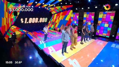 En Los 8 escalones de los dos millones, los participantes ponen en juego sus conocimientos para lograr llevarse el premio más alto