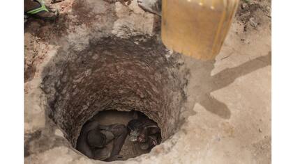 En los agujeros de las minas, trabajan de a dos o tres personas