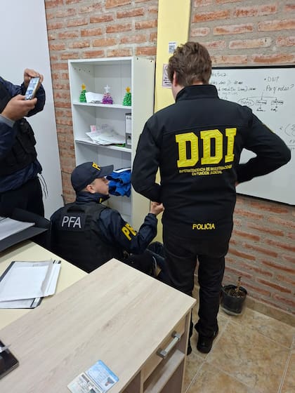 En los allanamientos fueron detenidas tres personas