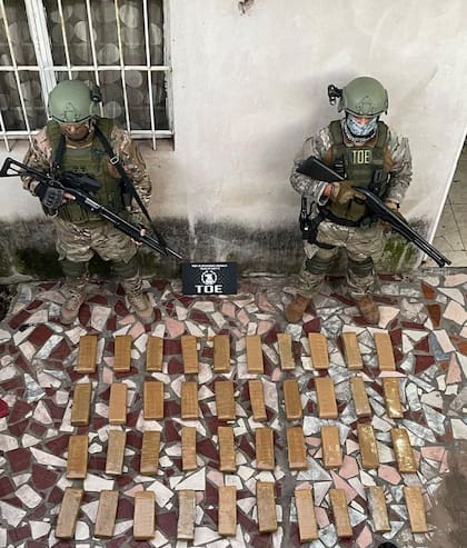 En los allanamientos la TOE secuestró 40 panes de marihuana que estaban guardados en la casa de uno de los detenidos por el crimen de Pillín Bracamonte.