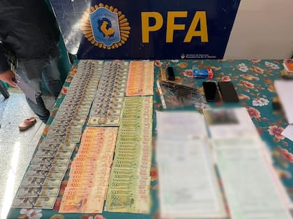 En los allanamientos se encontraron armas y documentos de vehículos