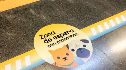 En los andenes habrá señales que indican dónde deberán subir los pasajeros con mascotas