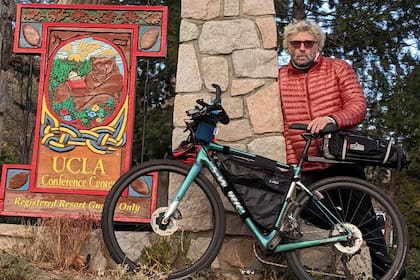 En Los Ángeles tiene auto pero no lo usa, hace hasta tres horas para llegar a destino en su vida cotidiana