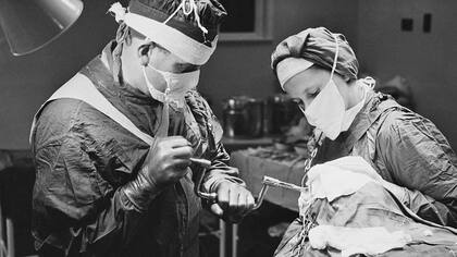 En los años 1930 y 1940, la lobotomía era un procedimiento que se podía realizar sin el consentimiento de los pacientes o sus familiares. Hoy en día se considera brutal e inhumano