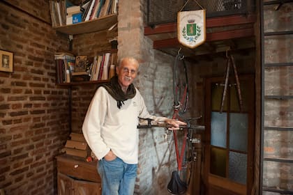 En los años ‘80 a Juan Vitali le decían “el loco de la bici”. "andaba en bicicleta cuando solamente lo hacían los carteros y los albañiles", explica el actor