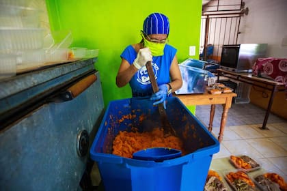 En los comedores de la asociación civil Amigos del Padre Pepe asisten a diario a unos 700 vecinos de la villa 21-24 de Barracas