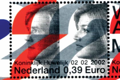 En los días previos, el Correo Real Holandés puso en circulación casi dos millones de estampillas que rendían tributo a los novios: dos retratos de perfil –primero el Príncipe, después, Máxima-, seguidos de una tercera estampilla en la que aparecen sus nombres –Williem-Alexander Máxima- y, en letra mucho más pequeña, la fecha de su boda, 2 de febrero de 2002.