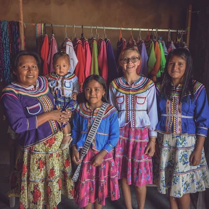 En los distintos pueblos de América, la gente abre sus puertas ante la visita de los amunches