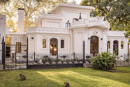 En los exteriores de Águila Pabellón se encuentran animales del Ecoparque