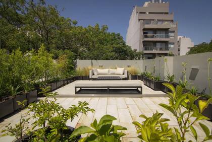 En los exteriores, se agregó una terraza de uso común en el 2° piso con una hermosa vista al patio y a la ciudad.