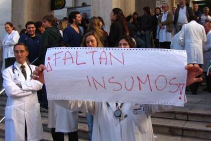 En los hospitales la crisis se siente muy fuerte