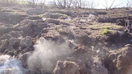 En los incendios de combustión latente, que no tienen llama, lo que se quema es el suelo