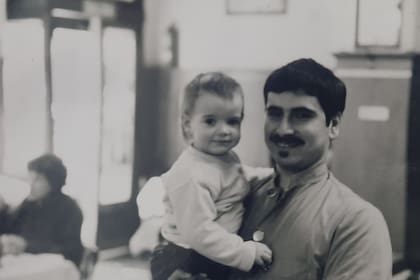 En los inicios en Miramar, con la hija de un cliente