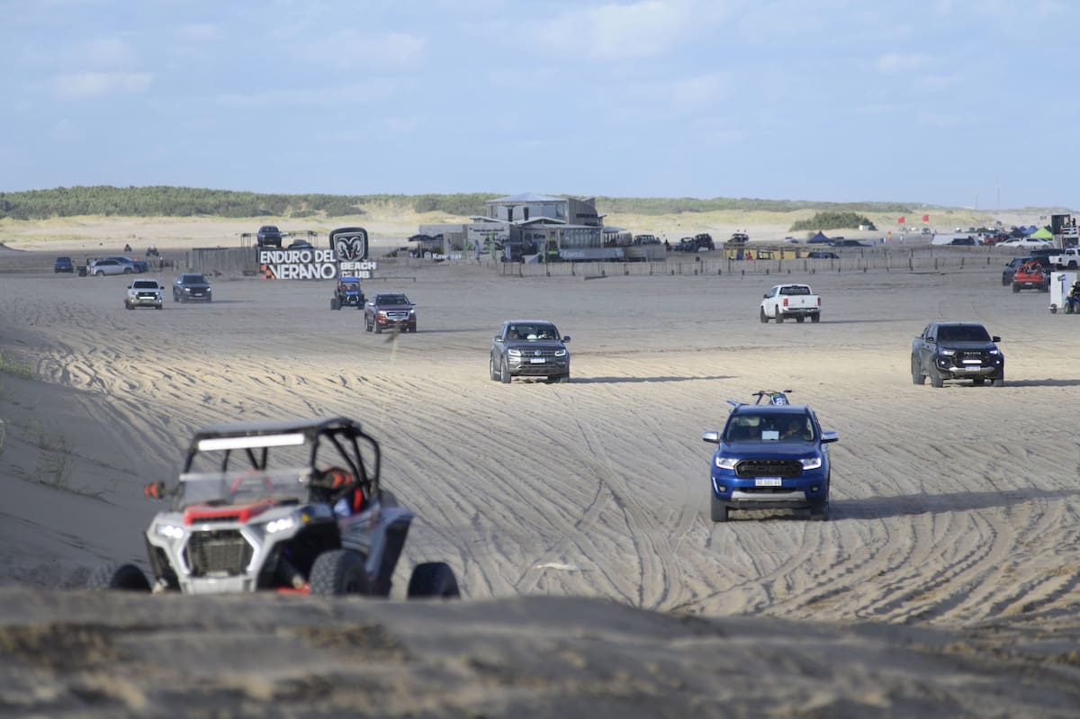 O que acontece se você capotar ou bater ao dirigir na areia ou na areia?