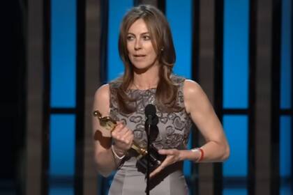 En los Oscar 2009, Kathryn Bigelow hizo historia como la primera mujer en ganar la categoría de dirección (Foto: Captura de video)