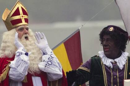 En los países bajos, a San Nicolás le ayuda Zwarte Piet