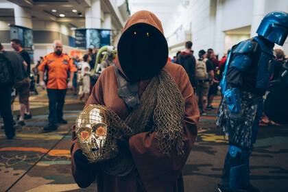 En los pasillos de la convención, una fiesta de disfraces permanente