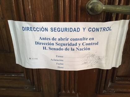 Muchos senadores y asesores se encontraron hoy con que sus despachos estaban fajados