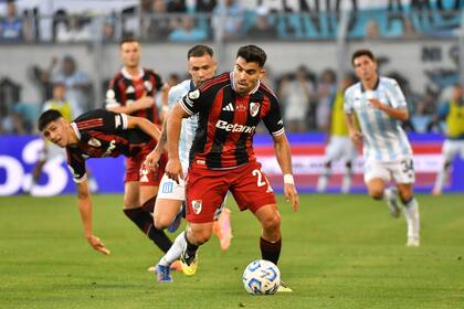 En los pies de Marcos Acuña nació el único gol del partido que marcó Maximiliano Salas