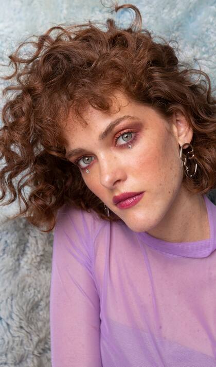 En los pómulos, o en el contorno de la cara, se integran a la propuesta de estilismo