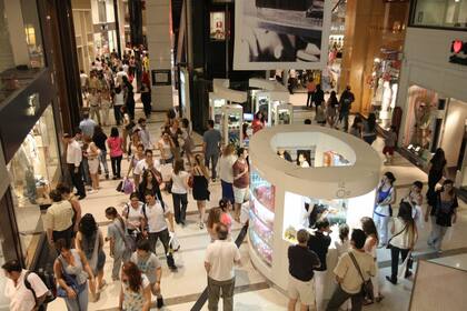 En los shoppings se sintió un pico de visitantes extranjeros en enero