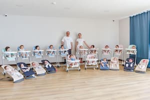 En los últimos 13 meses, la pareja tuvo 20 bebés