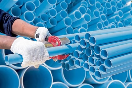 Los trabajadores del plástico reciben sumas fijas hasta diciembre