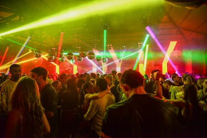 En los últimos años, la noche de Punta del Este ha cambiado; salió de los centros urbanos y se instaló mayormente en chacras alejadas