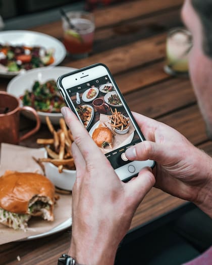 En los últimos años, las redes sociales han cambiado nuestra relación con la comida, o la manera en que mostramos lo que cocinamos o comemos en nuestros perfiles.