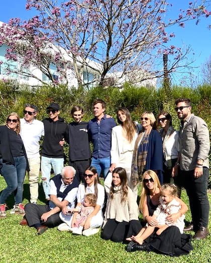 En los últimos años, Milagros Brito, Roberto García Moritán y Pampita compartieron varios eventos familiares juntos (Foto: Instagram @milagrosbrito)