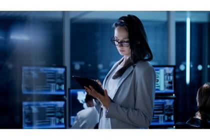 En los últimos años, Publix patrocinó decenas de peticiones de visa H1B y certificados para Green Card