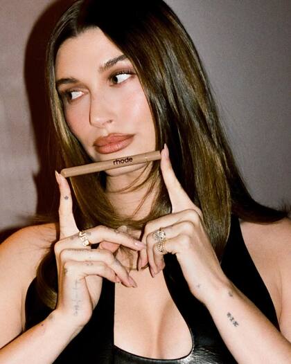 En los últimos meses, el perfilador de labios de Rhode se ha posicionado como uno de los favoritos de la marca (Instagram/@haileybieber)