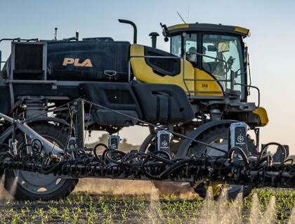 En los últimos tres años, se ha ganado experiencia en la aplicación selectiva dentro de los cultivos, como en soja y maíz, utilizando equipos SprAI