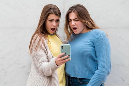 En los vínculos de ocasión es habitual la falsedad y hablar mal a las espaldas de los “amigos”