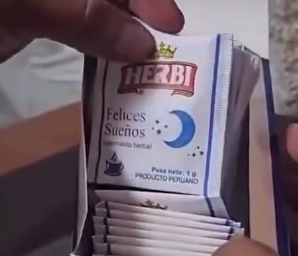 En lugar de los sobres de figuritas, se encontró con saquitos de té de anís