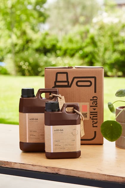 En lugar de seguir consumiendo envases, Refill Lab propone reutilizar versiones mucho más ecológicas.