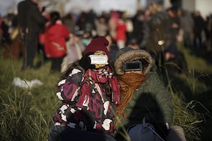 En Mar del Plata gran cantidad de gente se reunió para ver el eclipse