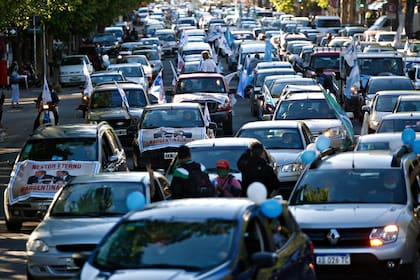 En Mar del Plata, también se realizó una caravana por los 10 años de la muerte de Néstor Kirchner