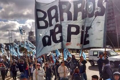 En marcha está compuesto por Movimiento Evita, Barrios de Pie, la CTEP, la CCC, Libres del Sur, el Partido del Trabajo y del Pueblo, Unidad Popular, Vamos, Izquierda Popular y Seamos Libres