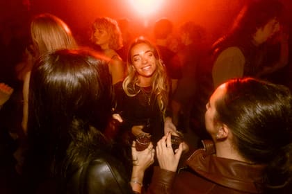 En Maro no se baila, pero solo una puerta lo separa de Archi, que funciona como la disco del lugar